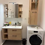 Bright 5 Min From Basel With Balcony & Free Private Parking Apartment *